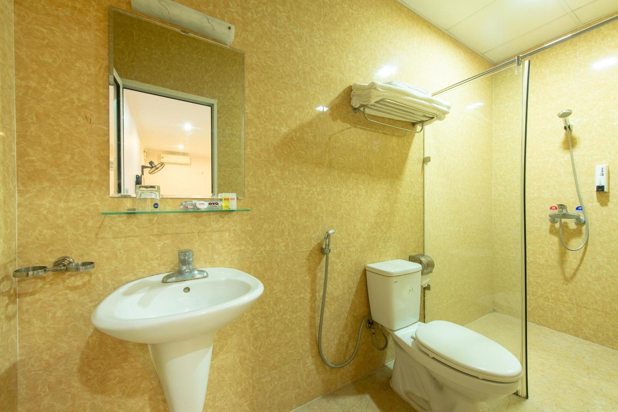 Capital O 417 Truong Son Hotel Hanoi Exterior photo